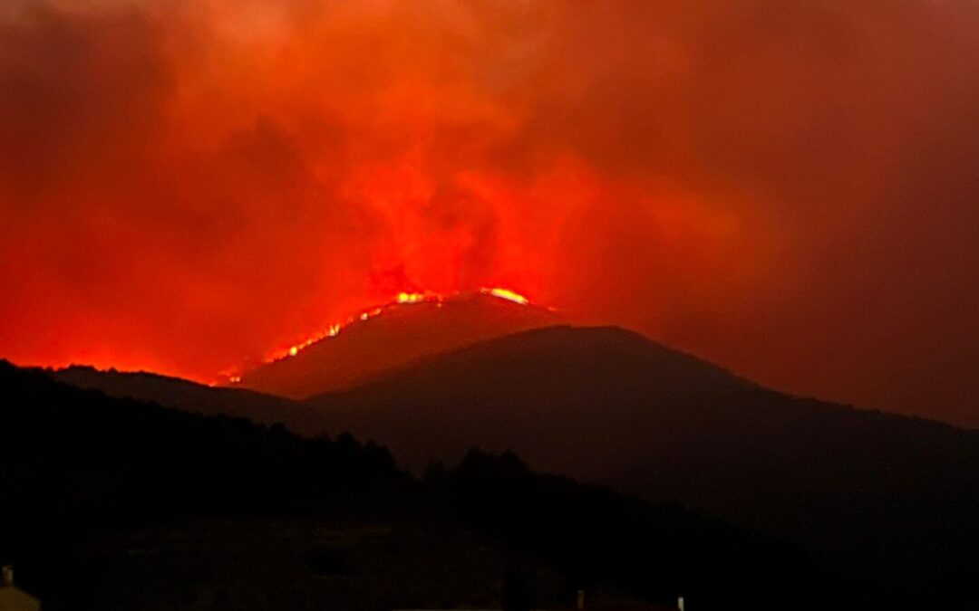 Incendio forestal en Las Hurdes 2025 (Cáceres): emergencia activa y movilización total